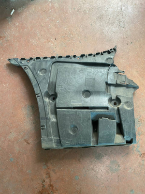 51127387299 BMW 5 SERİSİ G30 ARKA TAMPON SOL BRAKETİ | MOTOLAND