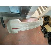51127475601 / 7475601 BMW 5 SERİSİ G30 MAKYAJ ÖNCESİ BEYAZ ARKA TAMPON | MOTOLAND
