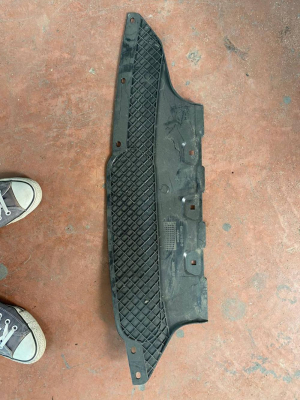 51127906845 / 7906845 BMW 5 SERİSİ F10 ARKA TAMPON ORTA ALT İÇ BRAKETİ | MOTOLAND 