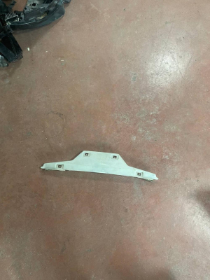 51128054200 / 8054200 BMW 3 SERİSİ F30 F31 ARKA TAMPON BRAKETİ