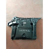 51128098690 / 8098690 BMW 5 SERİSİ G30 TAMPON BRAKETİ 4G21