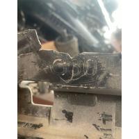 51128098702 / 8098702 BMW 5 SERİSİ G30 ARKA TAMPON ORTA BRAKETİ