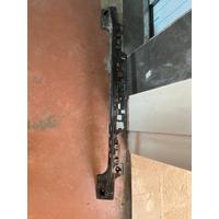 51128737046 / 8737046 BMW i SERİSİ iX20 ARKA TAMPON ORTA BRAKETİ