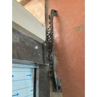 51128737046 / 8737046 BMW i SERİSİ iX20 ARKA TAMPON ORTA BRAKETİ