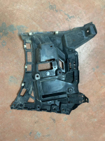51128737049 / 8737049 BMW İX ARKA TAMPON SOL BRAKETİ | MOTOLAND