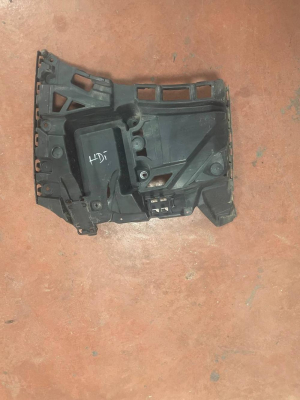 51128737050 / 8737050 BMW İ SERİSİ İX ARKA TAMPON BRAKETİ