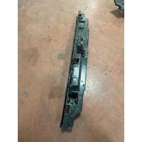 51129464128 / 9464128 BMW 7 SERİSİ G70 ARKA TAMPON BRAKETİ