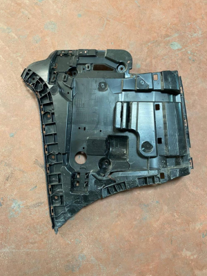 51129464133 / 9464133 BMW 7 SERİSİ İ7 G70 ARKA TAMPON SOL BRAKETİ | MOTOLAND