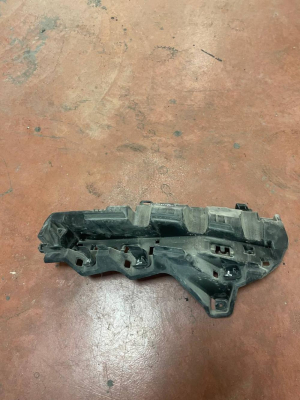 51129878962 / 9878962 BMW İX İ20 ARKA TAMPON REFLEKTÖR BRAKETİ