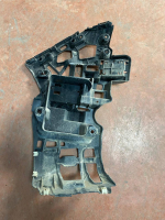 51129881944 / 9881944 BMW U11 X1 SAĞ ARKA TAMPON BRAKETİ | MOTOLAND