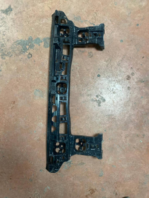 51129883537 / 9883537 BMW X1 SERİSİ U11 ARKA TAMPON BRAKETİ | MOTOLAND