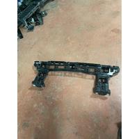 51129883537 / 9883537 BMW X1 SERİSİ U11 ARKA TAMPON BRAKETİ