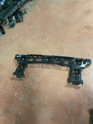 51129883537 / 9883537 BMW X1 SERİSİ U11 ARKA TAMPON BRAKETİ