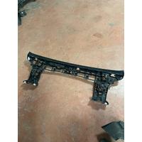 51129883537 / 9883537 BMW X1 SERİSİ U11 ARKA TAMPON BRAKETİ