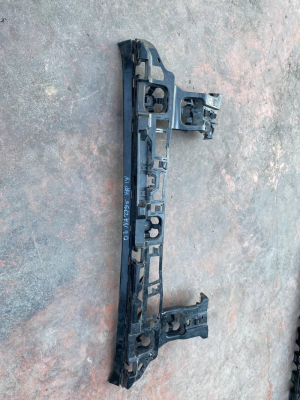 51129883537 / 9883537 BMW X1 U11 ARKA TAMPON ORTA BRAKETİ | MOTOLAND