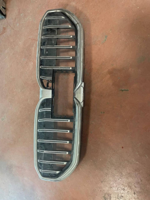 5113185178 / 185178 BMW 5 SERİSİ G30 ÖN PANJUR | MOTOLAND