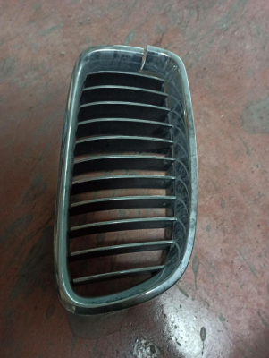 51137405836 / 7405836 BMW 3 SERİSİ F30 F31 RADYATÖR IZGARASI 4H1