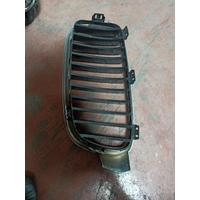51137405836 / 7405836 BMW 3 SERİSİ F30 F31 RADYATÖR IZGARASI 4H1
