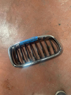51137405836 / 7405836 BMW 3 SERİSİ RADYATÖR IZGARASI | MOTOLAND