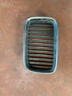 51138122237 / 8122237 BMW 3 SERİSİ E36 SOL PANJUR IZGARA