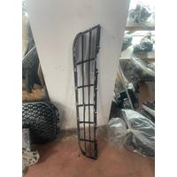 51139498597 / 9498597 BMW 5 SERİSİ G30 LCİ ÖN TAMPON ORTA IZGARA