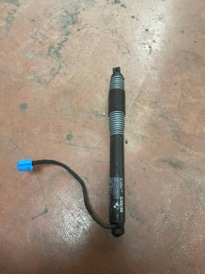 51248737952 / 8737952 BMW 5 SERİSİ G30 BAGAJ AMORTİSÖRÜ