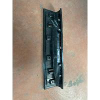 51477373574 / 7373574 BMW 5 SERİSİ G30 BAGAJ İÇ EŞİK KAPLAMASI | MOTOLAND 