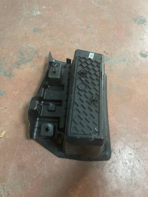 51479871616 / 9871616 BMW 5 SERİSİ G30 BAGAJ HAVUZU | MOTOLAND