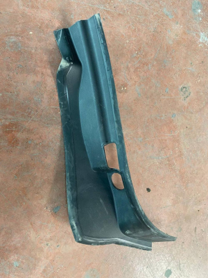 51497487593 / 7487593 BMW 4 SERİSİ G26 ARKA BAGAJ KAPAĞI SOL TARAF DAMLAMA TRİMİ