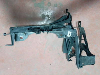 51647200793 / 7200793 BMW 5 SERİSİ F10 FAR BRAKETİ 4İ24