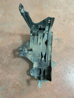 51647200793 / 7200793 BMW 5 SERİSİ F10 SOL FAR BAĞLANTI BRAKETİ | MOTOLAND