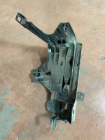51647200793 / 7200793 BMW 5 SERİSİ F10 SOL FAR BAĞLANTI BRAKETİ | MOTOLAND