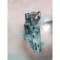 51647200794 / 7200794 BMW 5 SERİSİ F10 F11 SAĞ FAR DESTEĞİ 4İ24