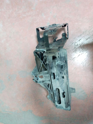 51647200794 / 7200794 BMW 5 SERİSİ F10 F11 SAĞ FAR DESTEĞİ 4İ24
