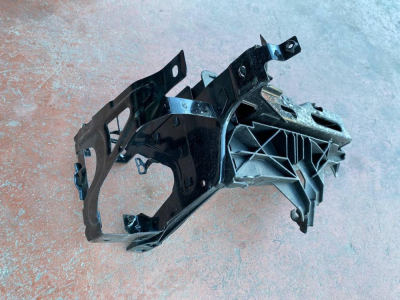 51647200794 / 7200794 BMW 5 SERİSİ F10 SAĞ FAR BRAKETİ | MOTOLAND