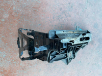 51647200794 / 7200794 BMW 5 SERİSİ F10 SAĞ FAR BRAKETİ | MOTOLAND
