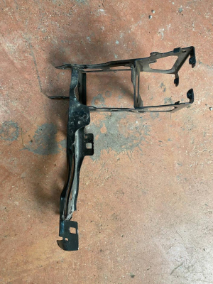 51647245791 / 7245791 BMW 2 SERİ F20 3 SERİSİ F30 SAĞ FAR AYAĞI | MOTOLAND