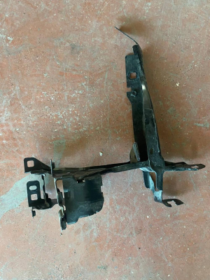 51647422294 / 7422294 BMW 3 SERİSİ G20 SAĞ FAR BRAKETİ | MOTOLAND