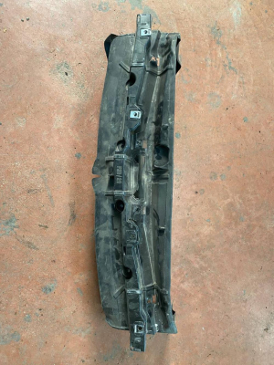 51747245771 / 7245771 BMW 1 SERİSİ F20 HAVA RADYATÖR KANALI | MOTOLAND