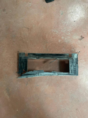 51748054228 / 8054228 BMW 3 SERİSİ F30 ÖN ALT MASKE | MOTOLAND