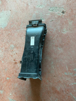 51749464034 / 9464034 BMW 7 SERİSİ G70 DİSK HAVALANDIRMA BAKALİTİ | MOTOLAND