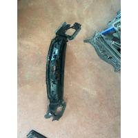 51749464037 / 9464037 BMW G70 RADYATÖR ÇERÇEVESİ | MOTOLAND