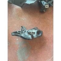 51749464382 / 9464382 BMW İ SERİSİ İ7 SAĞ ÜST TUTUCU | MOTOLAND