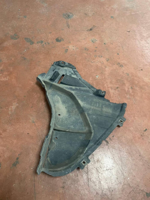 51757340744 / 7340744 BMW 5 SERİSİ G30 ÖN TAMPON KÜREK BAKALİTİ