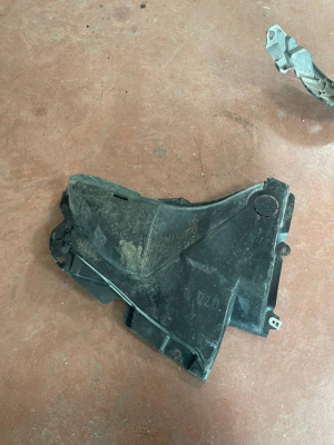 51759498271 / 9498271 BMW 7 SERİSİ G70 SOL ÇAMURLUK | MOTOLAND