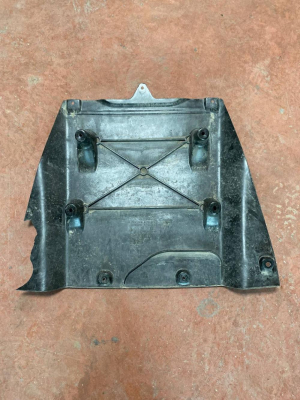 51759850632 / 9850632 BMW 5 SERİSİ G60 X3 E83 MOTOR ALT MUHAFAZA | MOTOLAND