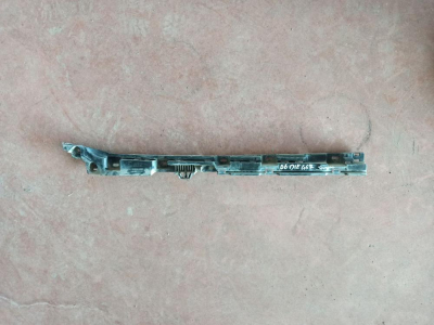 5177 7204022 BMW 5 SERİSİ ÖN SAĞ YAN PLASTİK ETEK TUTUCU