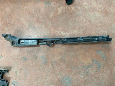 51777204022 BMW 5 SERİSİ F10 SAĞ MARŞPİYEL BRAKETİ | MOTOLAND
