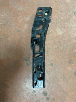 51777387348 / 7387348 BMW 5 SERİSİ G30 ARKA SAĞ MARŞPİYEL TUTUCU | MOTOLAND
