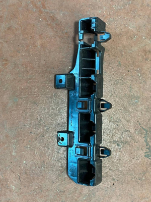 51779464164 / 9464164 BMW 7 SERİSİ G70 SAĞ EŞİK MONTAJ BRAKETİ | MOTOLAND